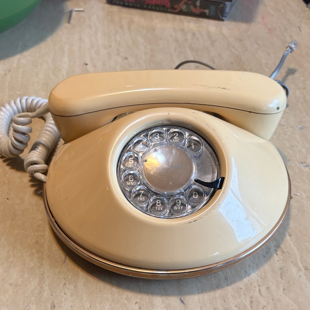 Vintage Cream Rotary Phone